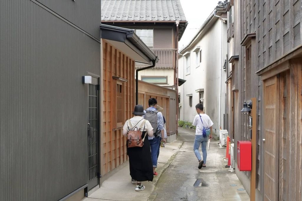 佐原のまちでのフィールドワークの様子