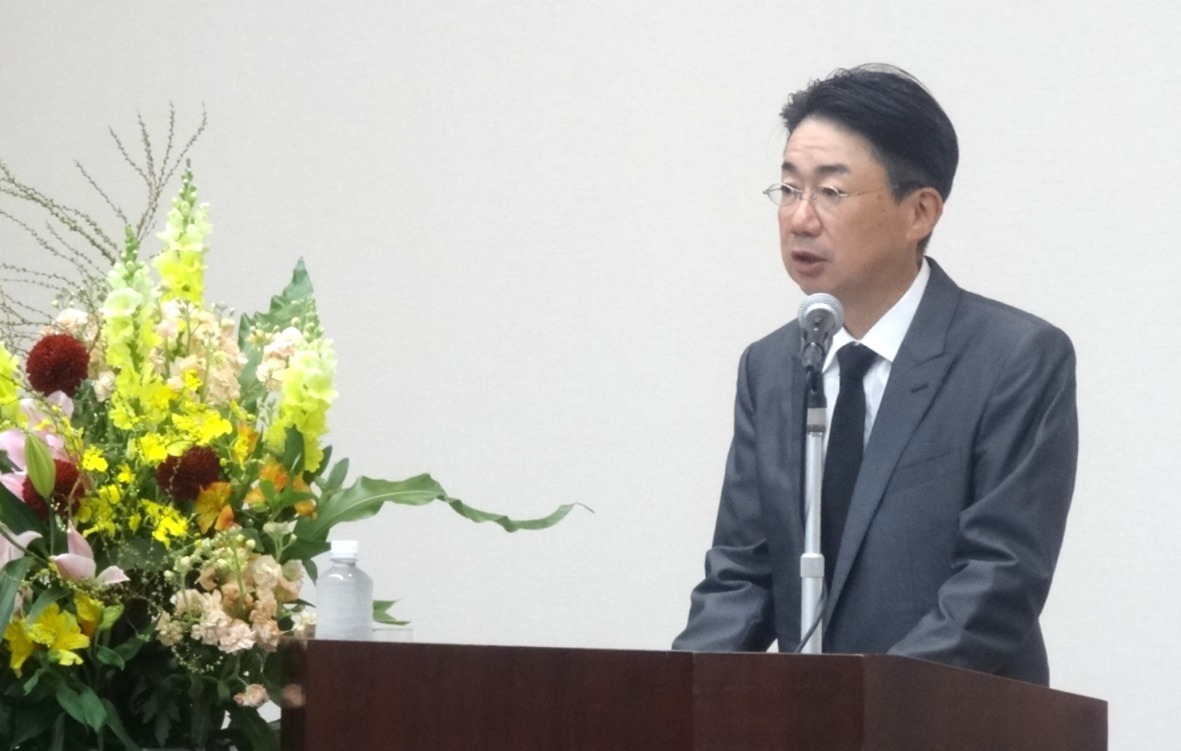 入社式挨拶の様子（社長）